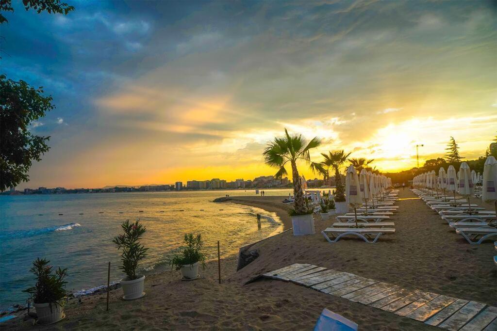 Family Apartment Near Beach, Pools & Star Dreams Complex Sveti Vlas