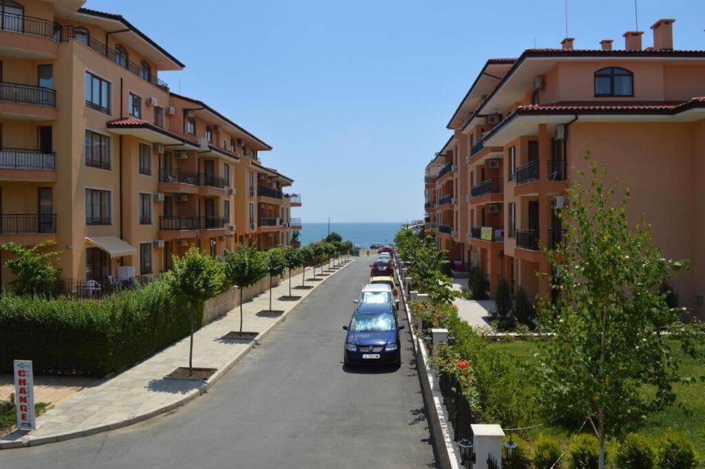 Family Apartment Near Beach, Pools & Star Dreams Complex Sveti Vlas