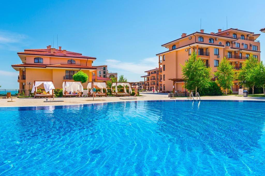 Family Apartment Near Beach, Pools & Star Dreams Complex * סבטי ולאס